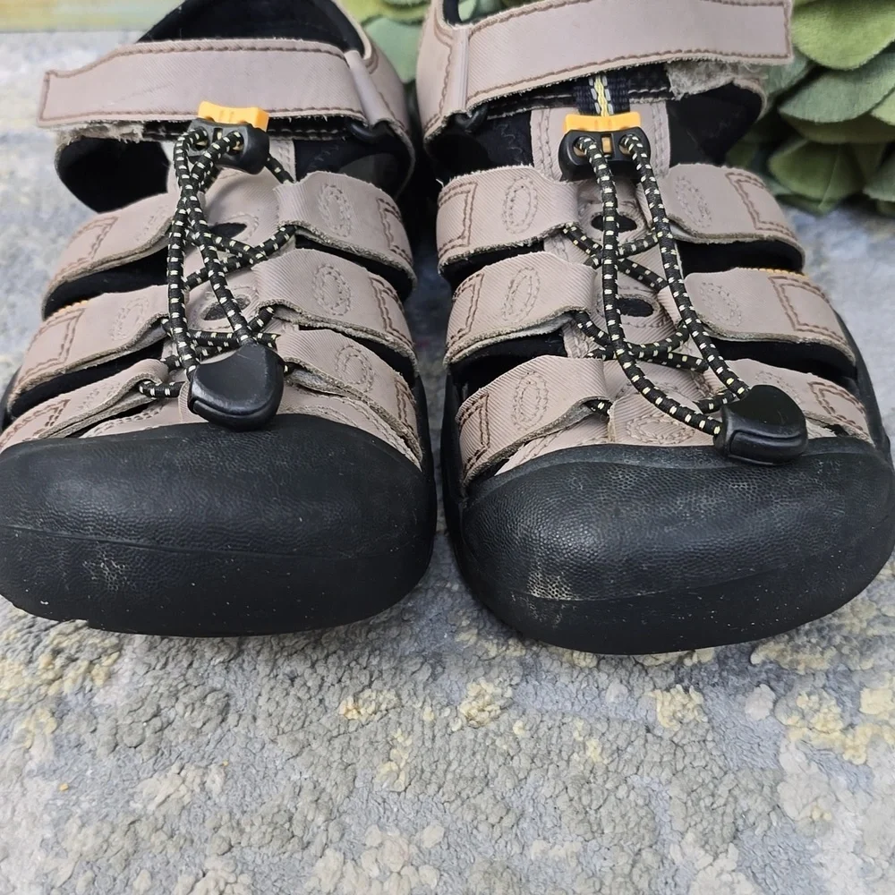 Keen Newport H2 Sandals - YOUTH Size 4